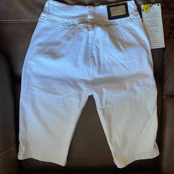 CYSM Colombian push up short. - Picture 2 of 6